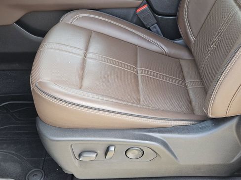 Used 2025 Chevrolet Suburban High Country AWD/4WD image 29