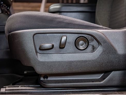 Used 2024 Chevrolet Suburban LS image 21