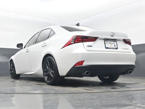 Used 2016 Lexus IS 200t image 31