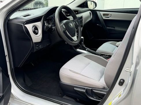 Used 2019 Toyota Corolla LE FWD image 11