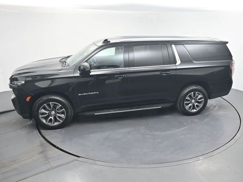 Used 2022 Chevrolet Suburban LT w/ Luxury Package image 30