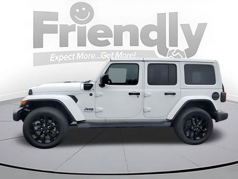 Used 2025 Jeep Wrangler Unlimited Sahara AWD/4WD image 2