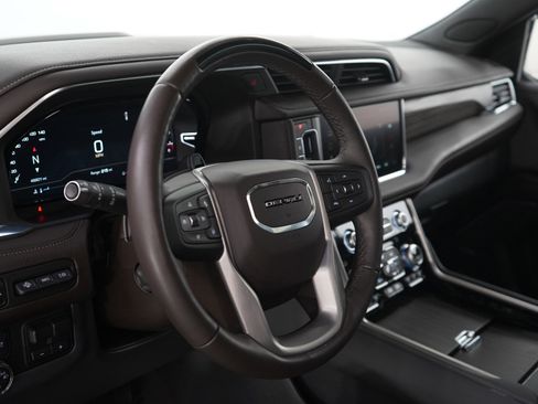 Used 2023 GMC Yukon XL Denali w/ Advanced Technology Package image 26