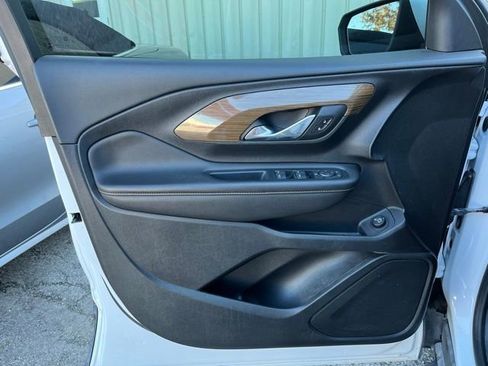 Used 2020 GMC Terrain SLE w/ GMC Pro Grade Package image 13