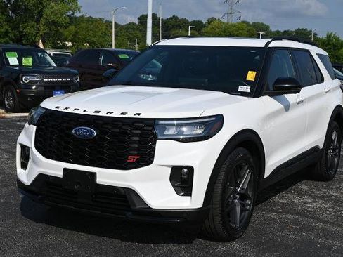 Certified 2025 Ford Explorer ST AWD/4WD image 5