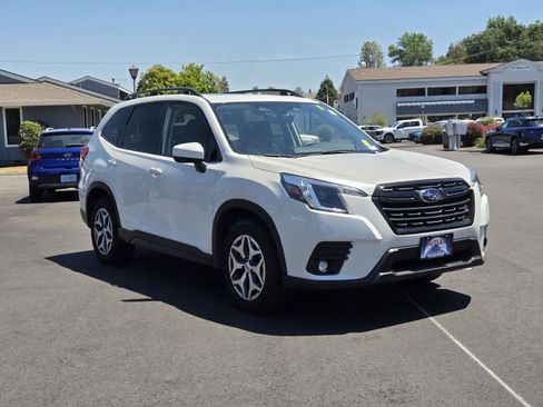 Used 2024 Subaru Forester Premium AWD/4WD image 3