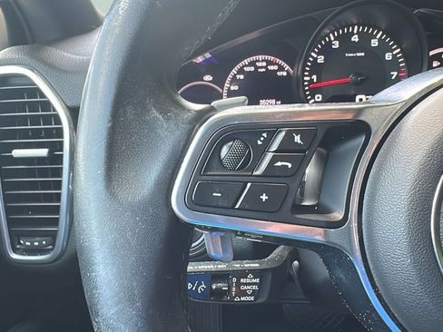 Used 2022 Porsche Cayenne Coupe AWD/4WD image 23
