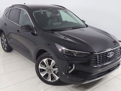 Used 2023 Ford Escape Platinum image 17