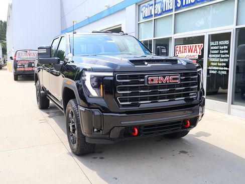 Used 2026 GMC Sierra 2500 AT4 w/ AT4 Premium Plus Package AWD/4WD image 2