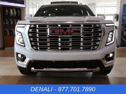 New 2026 GMC Yukon Denali w/ Denali Reserve Package AWD/4WD image 2