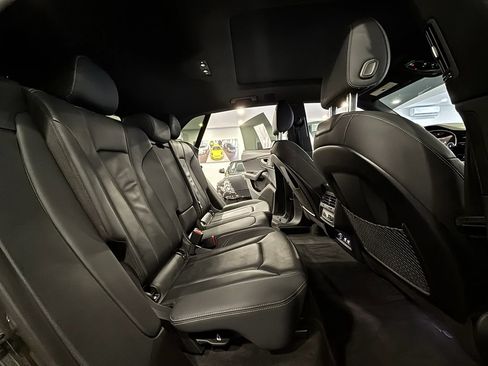 Used 2019 Audi Q8 Premium w/ Convenience Package AWD/4WD image 18