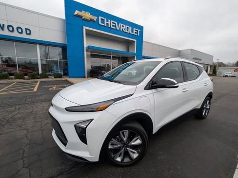 Used 2023 Chevrolet Bolt EUV LT w/ Convenience Package image 28