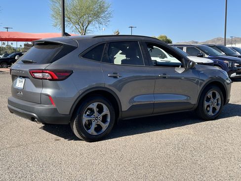 Used 2025 Ford Escape ST-Line image 5