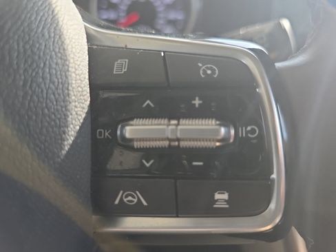 Certified 2024 Kia Carnival EX FWD image 22
