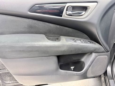 Used 2016 Nissan Pathfinder SV w/ SV Cold Weather Package image 15