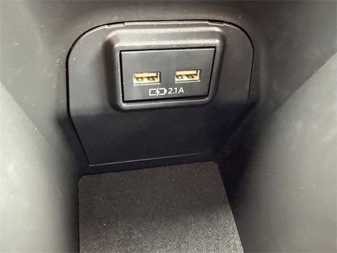 Used 2021 Toyota RAV4 XLE image 43