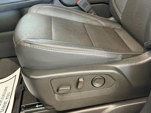 Used 2023 Chevrolet Suburban High Country image 34