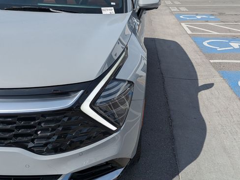 Used 2025 Kia Sportage SX image 13