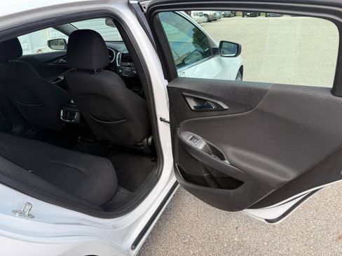 Used 2021 Chevrolet Malibu LT FWD image 16