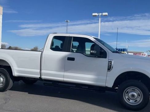 Used 2022 Ford F250 XL w/ Power Equipment Group image 3