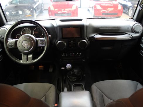 Used 2018 Jeep Wrangler Unlimited Sport S image 39