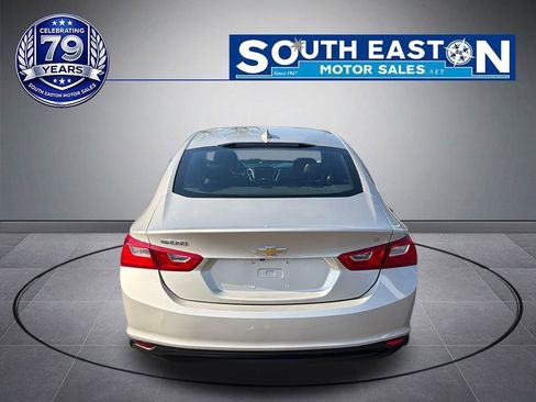 Used 2016 Chevrolet Malibu LT w/ Leather Package FWD image 4