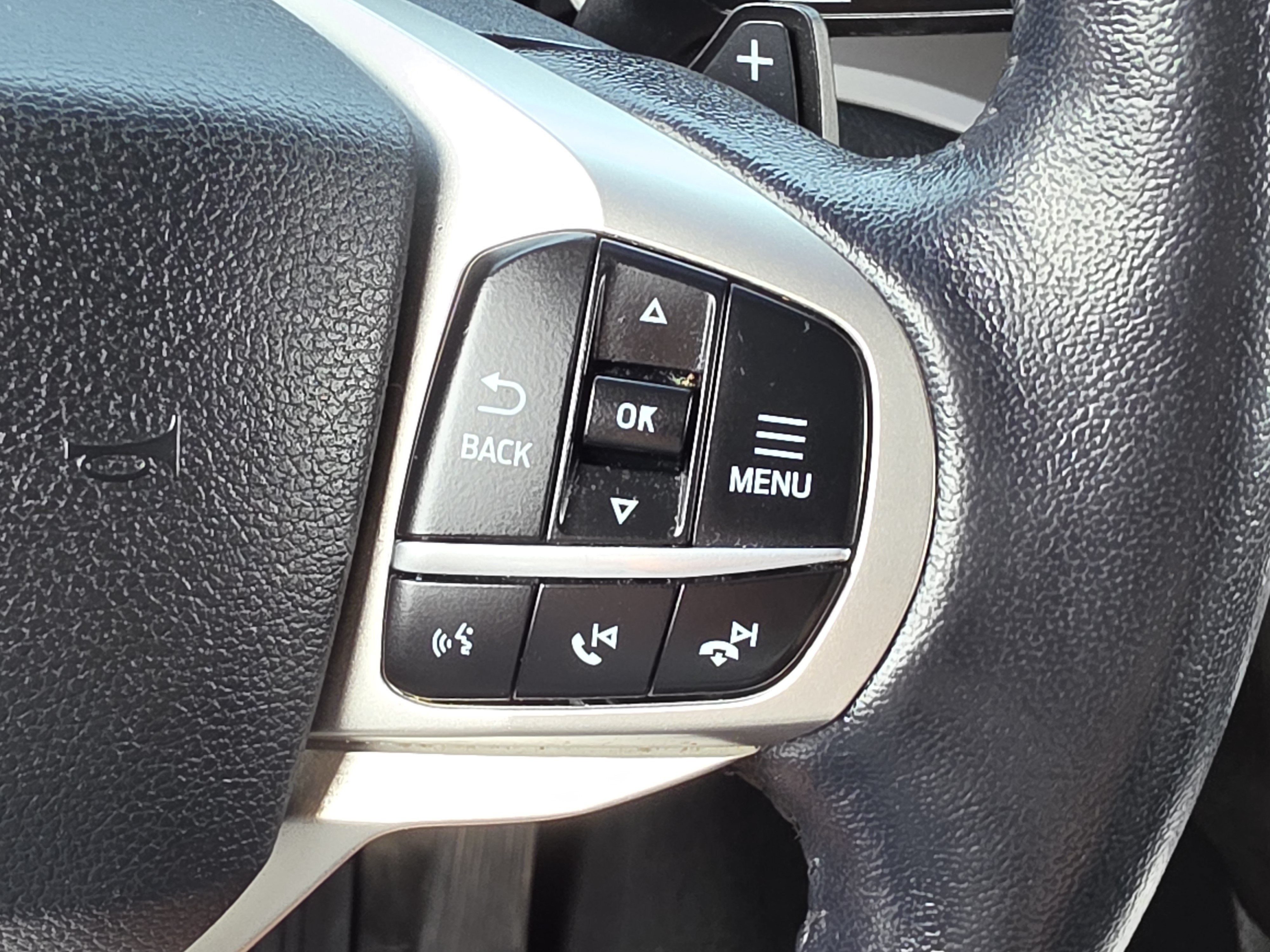 Used 2020 Ford Explorer XLT w/ Equipment Group 202A AWD/4WD image 17