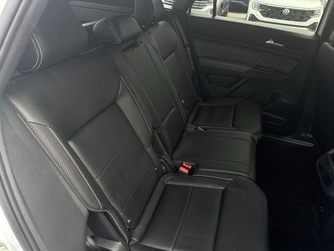 Used 2023 Volkswagen Atlas Cross Sport SE image 25