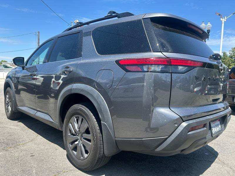 Used 2024 Nissan Pathfinder SV w/ Lighting Package (N92) FWD image 5