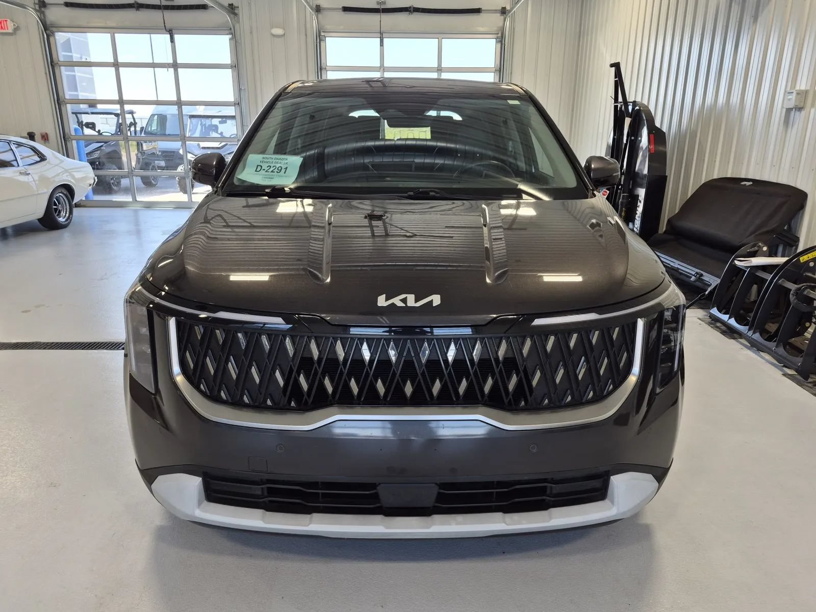 Used 2025 Kia Carnival FWD image 7