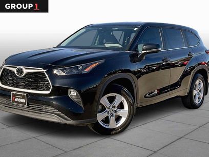 Used 2023 Toyota Highlander LE