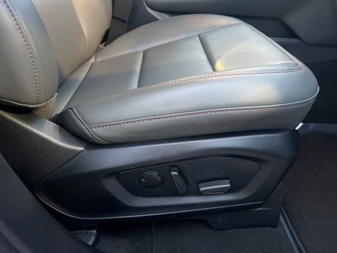 Used 2025 Ford Explorer Active w/ Active Comfort Package image 12