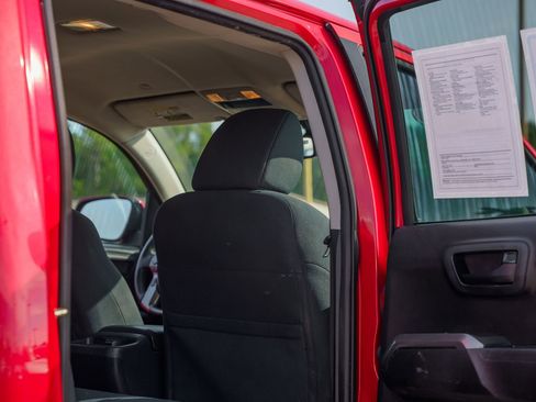 Used 2019 Toyota Tacoma SR5 RWD image 14