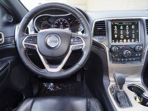 Used 2017 Jeep Grand Cherokee Limited image 12