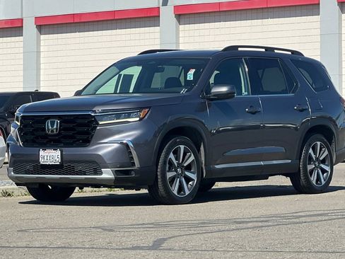 Used 2024 Honda Pilot Touring image 10