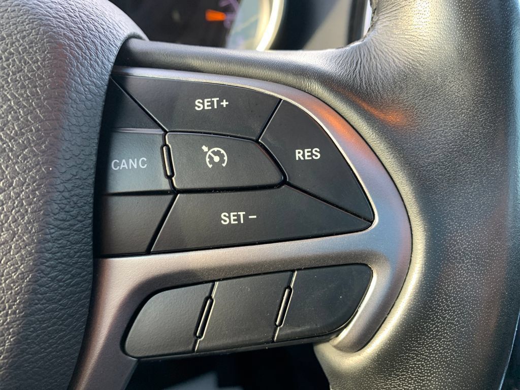 Used 2020 Jeep Grand Cherokee Altitude AWD/4WD image 22