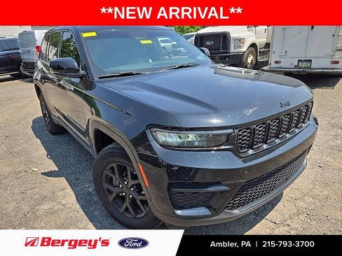 Used 2024 Jeep Grand Cherokee Altitude AWD/4WD image 1