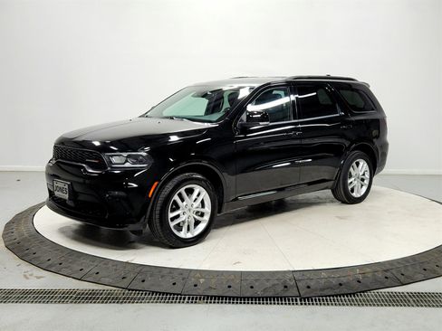 Used 2023 Dodge Durango GT image 3