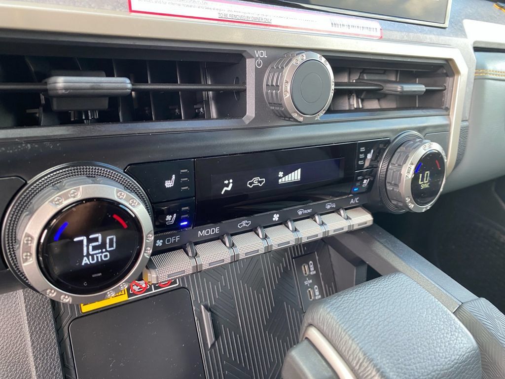 Used 2024 Toyota Tacoma 4x4 Double Cab Hybrid image 16