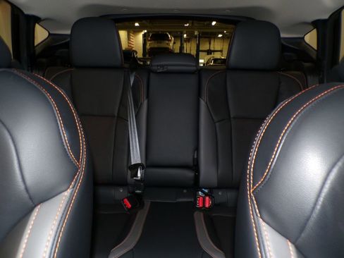 Used 2024 Subaru Crosstrek 2.5i Limited w/ Crosstrek Mirror Package image 11