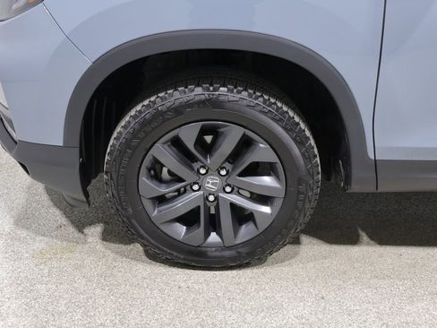 Used 2025 Honda Ridgeline Sport image 9