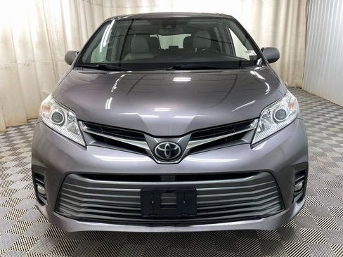 Used 2019 Toyota Sienna XLE w/ Protection Package image 17