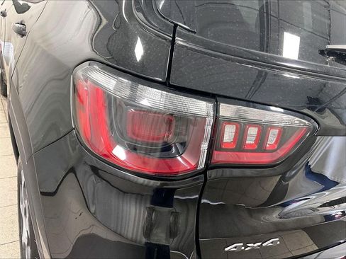 Used 2022 Jeep Compass Trailhawk AWD/4WD image 33