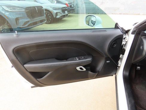 Used 2016 Dodge Challenger R/T Plus image 17