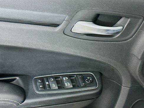 Used 2013 Chrysler 300 S RWD image 15