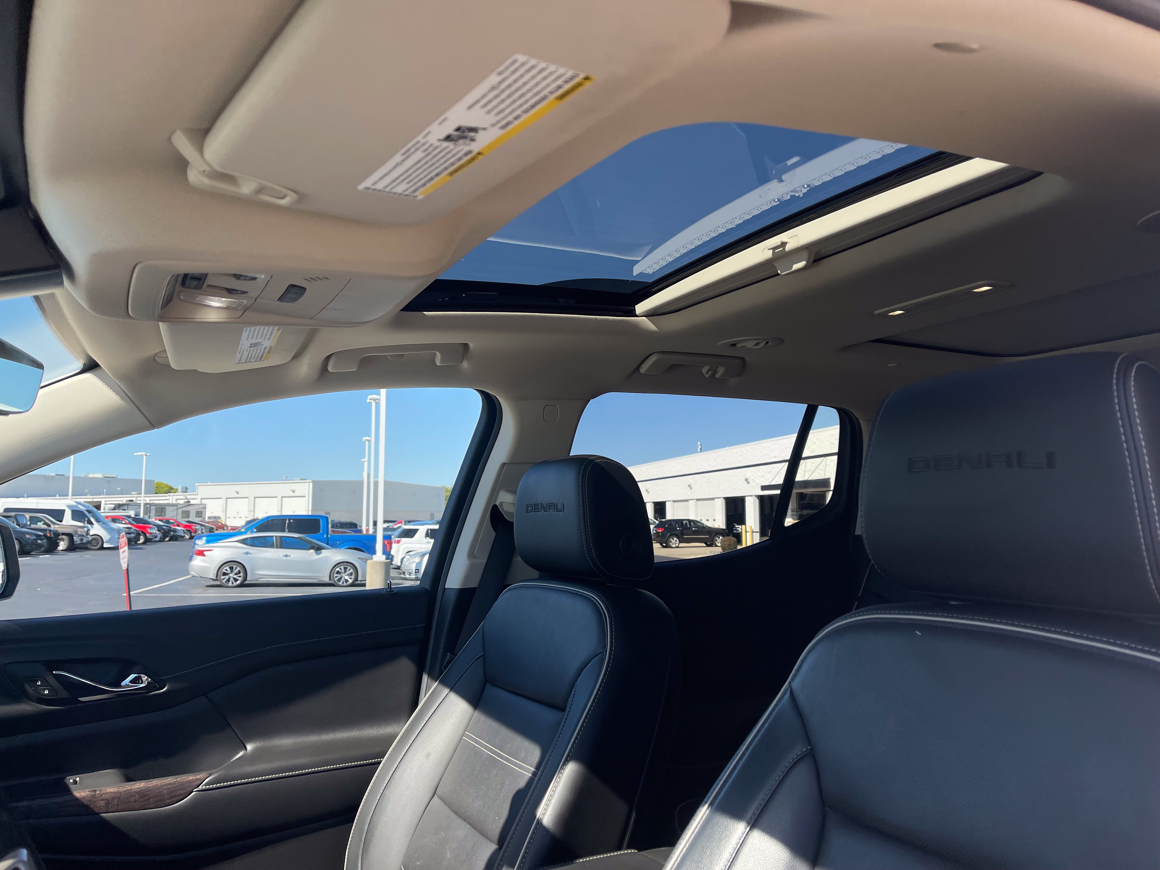 Used 2022 GMC Acadia Denali w/ Denali Ultimate Package FWD image 13