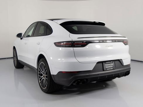 Certified 2023 Porsche Cayenne Platinum Edition image 3