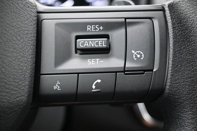 Used 2025 Nissan Rogue S AWD/4WD image 23