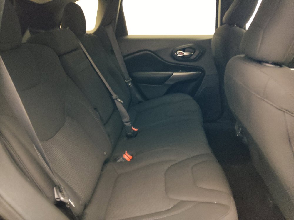 Used 2019 Jeep Cherokee Latitude w/ Popular Appearance Group FWD image 19