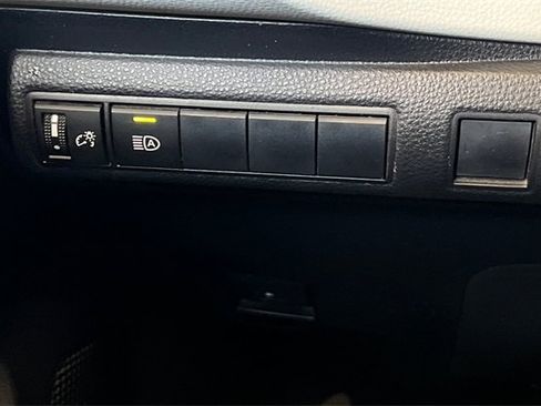 Used 2020 Toyota Corolla SE image 28